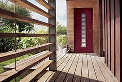 Pose d'une porte d'entrée aluminium en rénovation